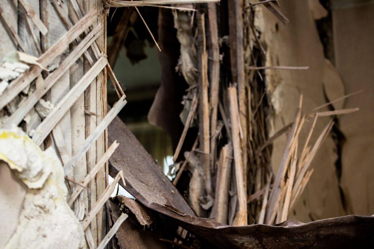 Наслідки попадання бойової частини ракети у будинок в Дніпрі Наслідки попадання бойової частини ракети у будинок в Дніпрі