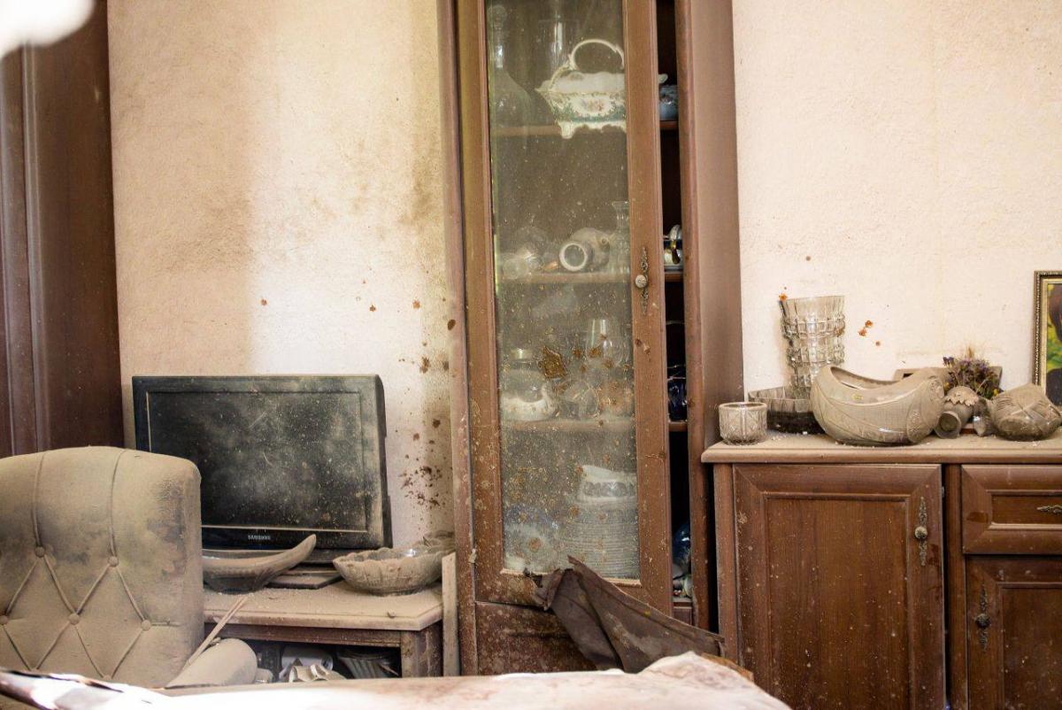 Наслідки попадання бойової частини ракети у будинок в Дніпрі Наслідки попадання бойової частини ракети у будинок в Дніпрі