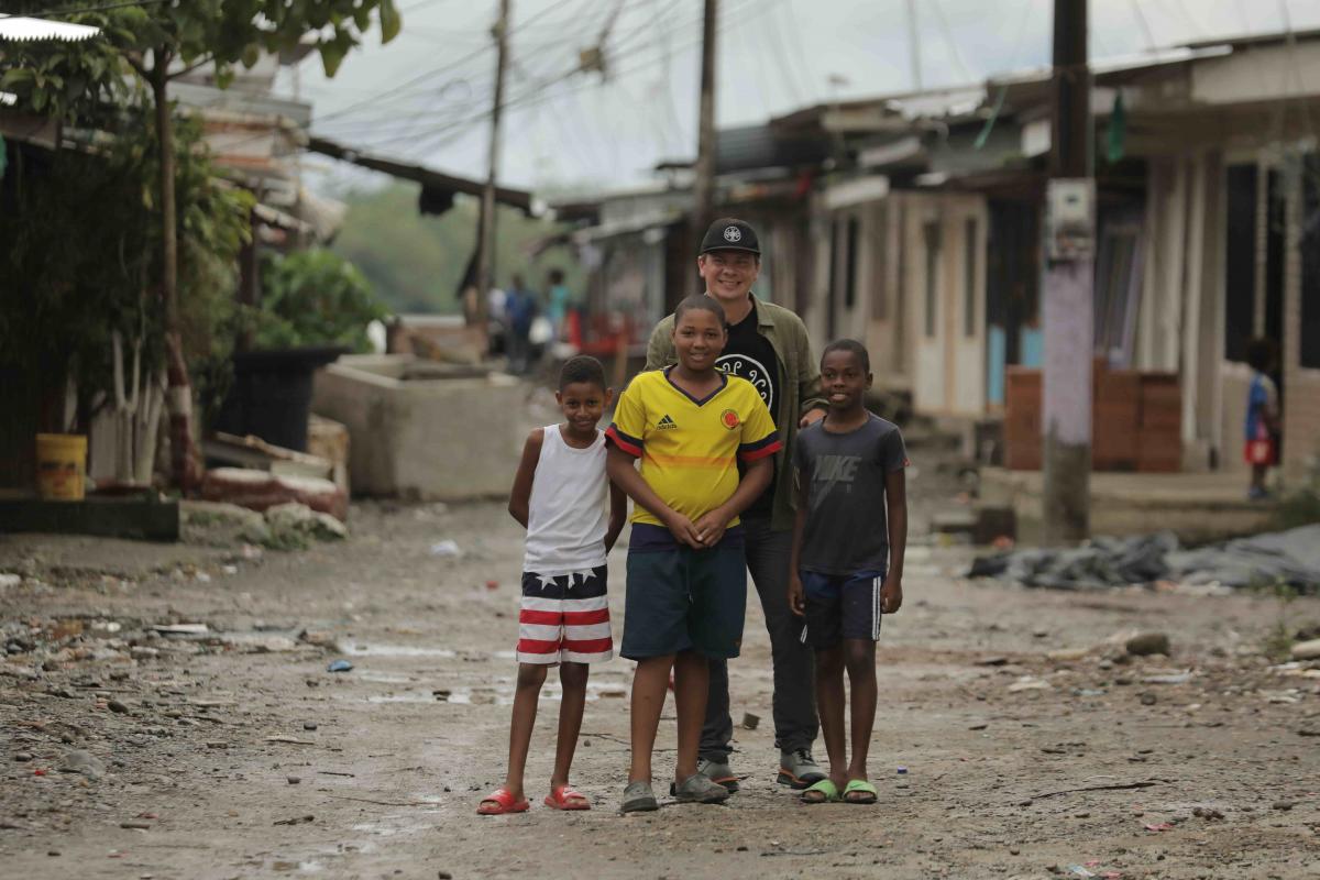 Дмитро Комаров Світ Навиворіт