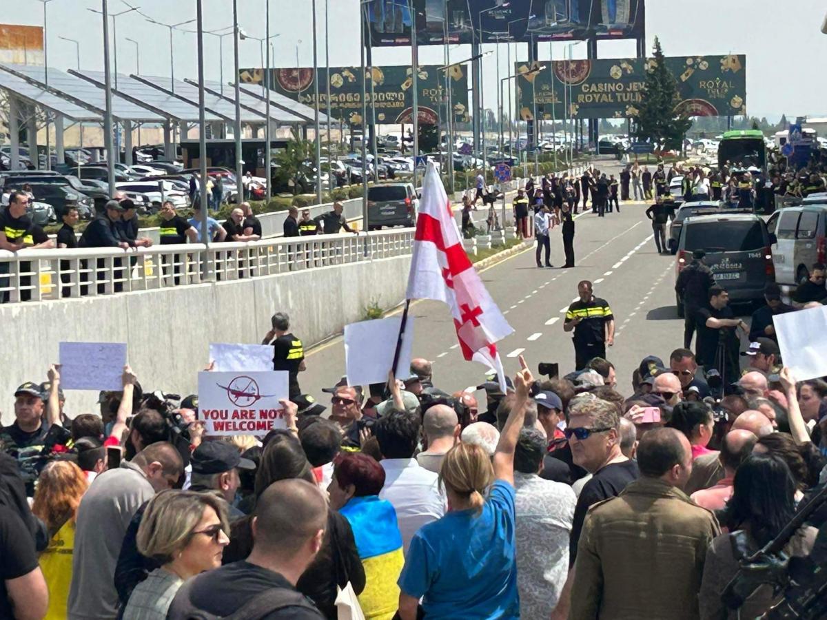 Грузини протестують через приліт першого за 4 роки рейсового літака з РФ