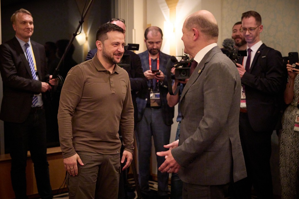 Зеленський прилетів до Японії на саміт 'Великої сімки': фоторепортаж