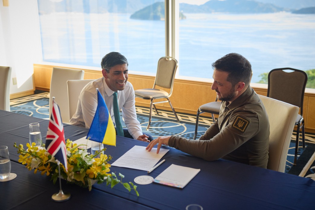 Зеленський прилетів до Японії на саміт 'Великої сімки': фоторепортаж