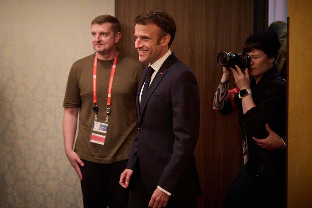 Зеленський прилетів до Японії на саміт 'Великої сімки': фоторепортаж