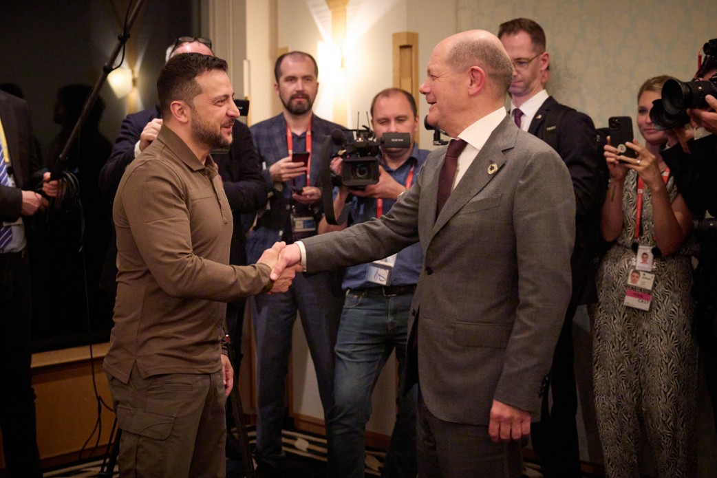 Зеленський прилетів до Японії на саміт 'Великої сімки': фоторепортаж