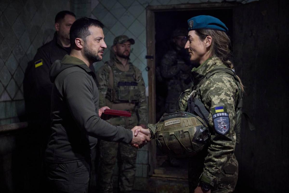 Зеленський приїхав на фронт