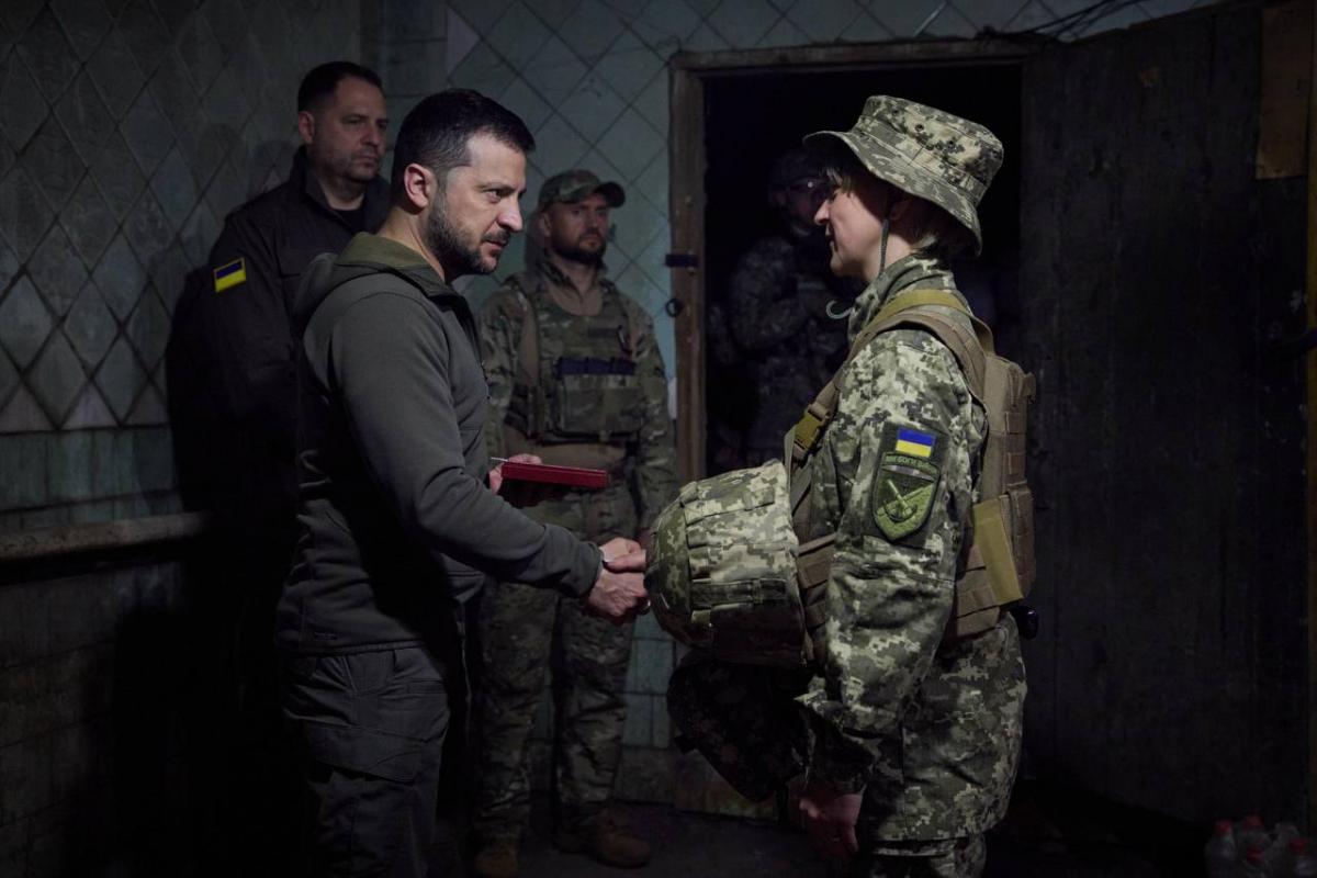 Зеленський приїхав на фронт