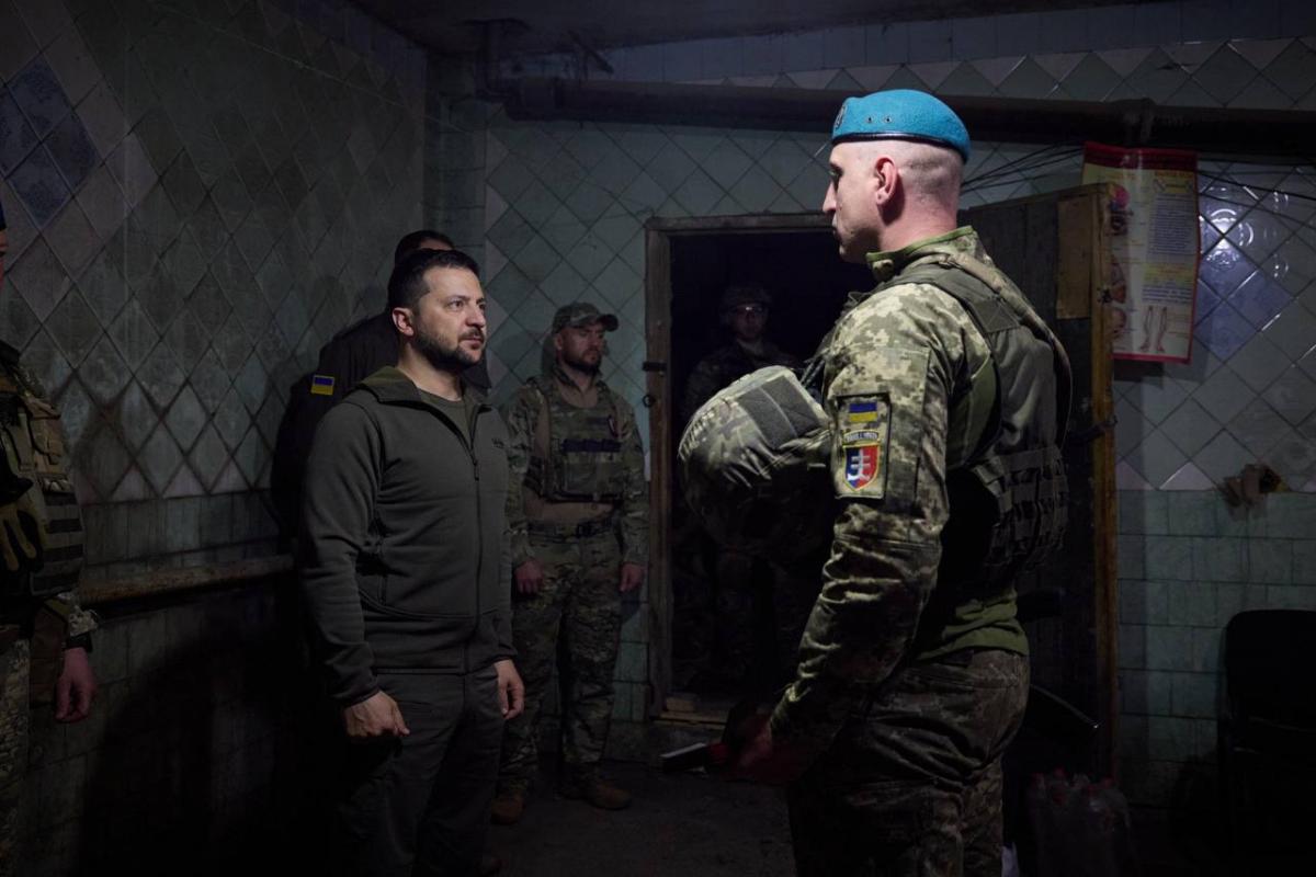 Зеленський приїхав на фронт