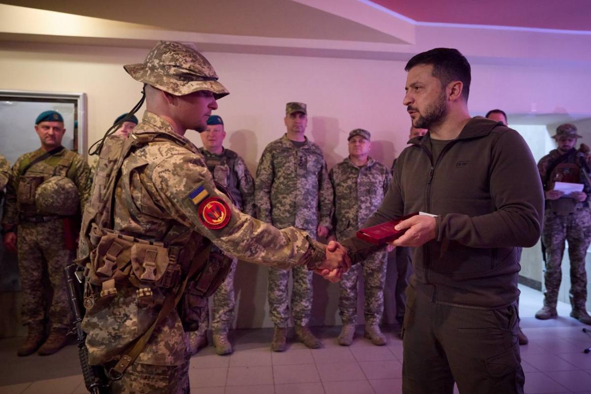 Зеленський приїхав на фронт