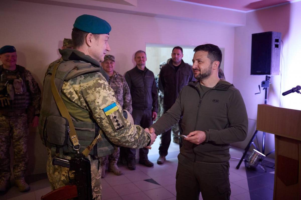 Зеленський приїхав на фронт