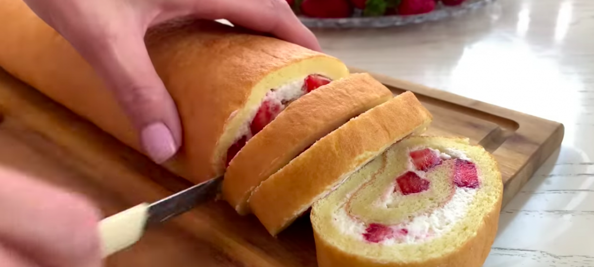 Полуничний рулет рецепт за 10 хвилин