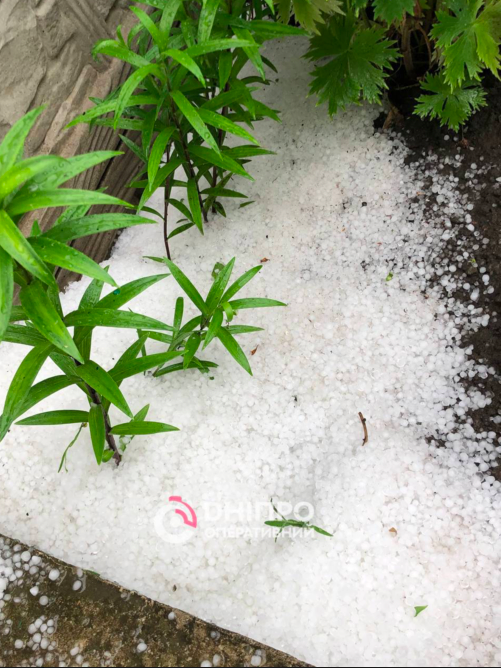 Україну завалило сильним градом: машини плавають вулицями Дніпра