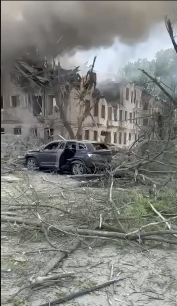 Последствия ракетного удара по Днепру