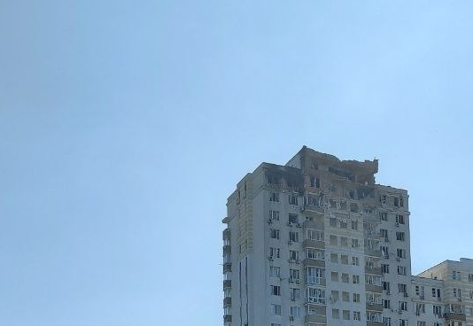 Удар дрона по багатоповерхівці у Києві Удар дрона по багатоповерхівці у Києві