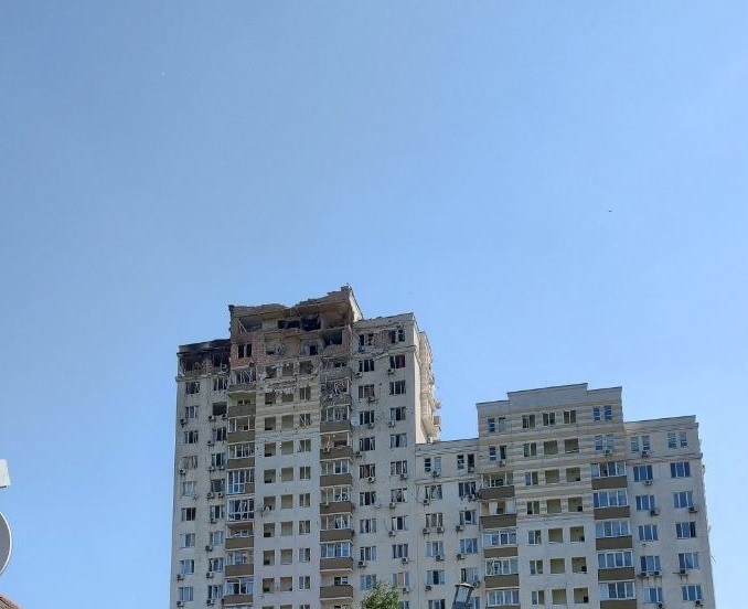 Удар дрона по багатоповерхівці у Києві Удар дрона по багатоповерхівці у Києві