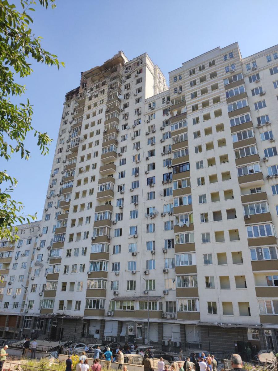Удар дрона по багатоповерхівці у Києві Удар дрона по багатоповерхівці у Києві
