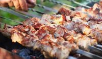 В чем секрет вкусного шашлыка: невероятный фокус гарантирует ошеломительный фурор