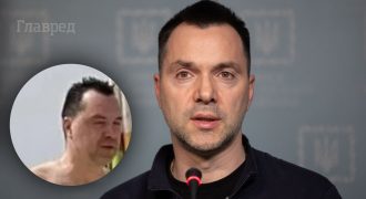 Арестович похвастался снимком без рубашки в ответ на критику его пляжных фото