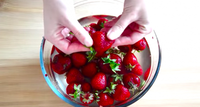 Ягоди будуть соковитими завжди: чудове полуничне варення за 5 хвилин - рецепт смакота