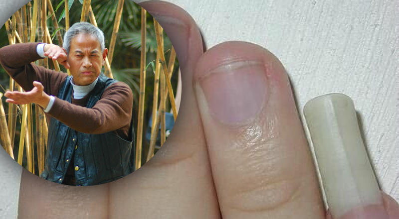 Для чого азіати відрощують величезний ніготь на мізинці, а решта світу повторює за ними