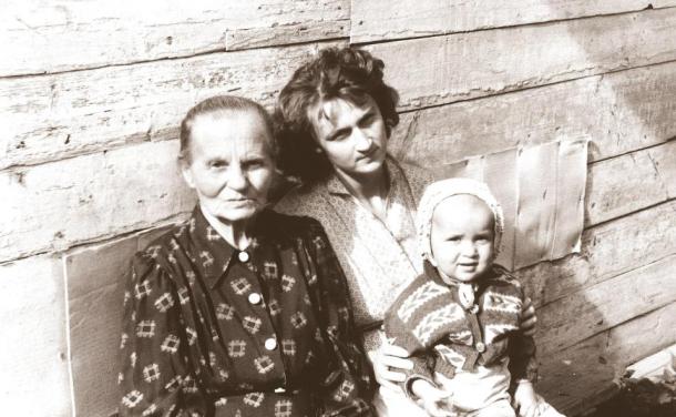 Мати Путіна