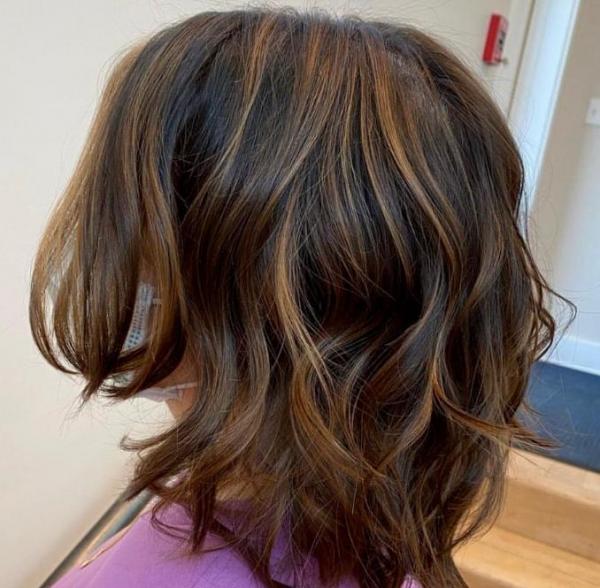 Як пофарбувати волосся після 45 років, щоб влітку виглядати молодо та модно Як пофарбувати волосся після 45 років, щоб влітку виглядати молодо та модно