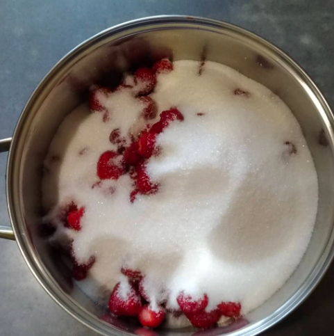 Рецепт полуничного варення за 30 хвилин 