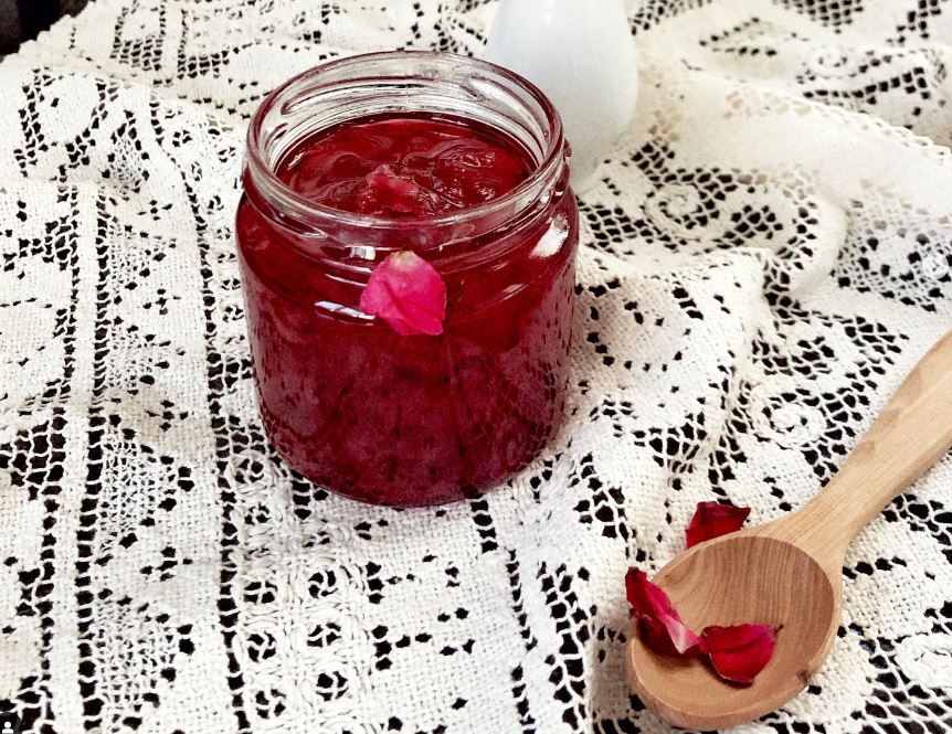 Какое на вкус варенье из роз: факты о лакомстве для сладкоежек изумят