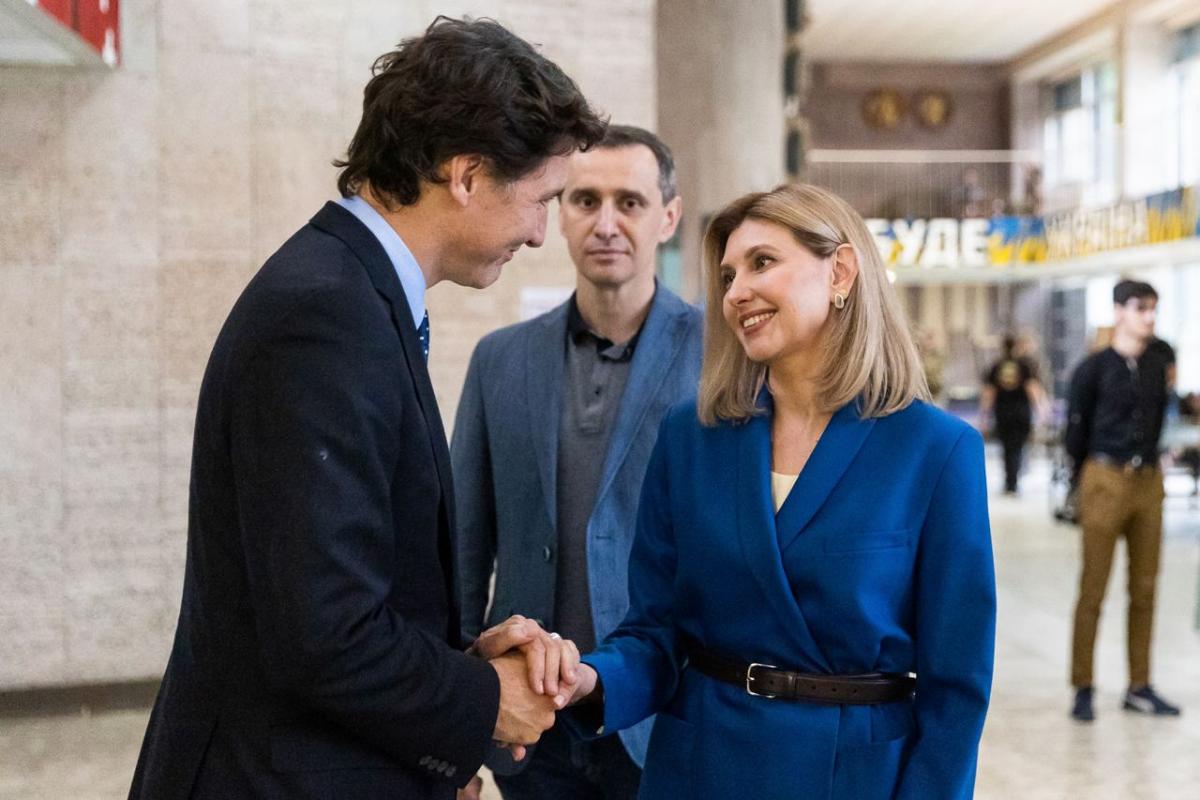 Образ для ділових жінок: Олена Зеленська показала костюм, який став хітом