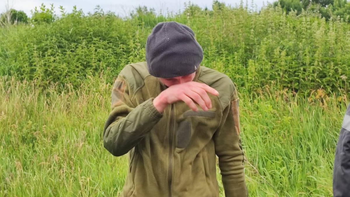 Плачуть навколішки і цілують землю: Україна повернула з полону 95 героїв