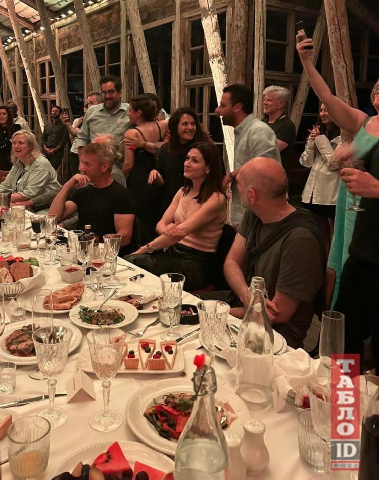 Шон Пенн з'явився на публіці в Грузії зі своєю коханою-українкою Шон Пенн з'явився на публіці в Грузії зі своєю коханою-українкою