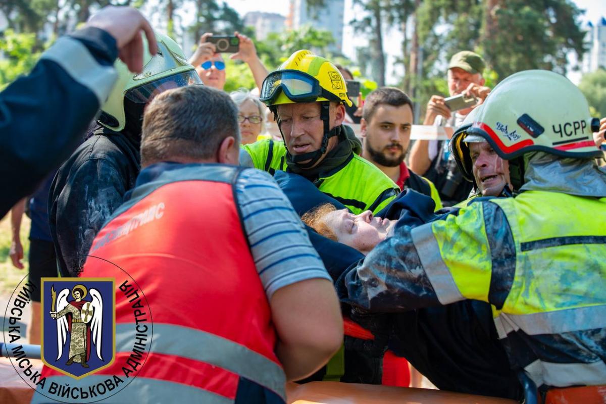 Вибух у багатоповерхівці у Києві Вибух у багатоповерхівці у Києві