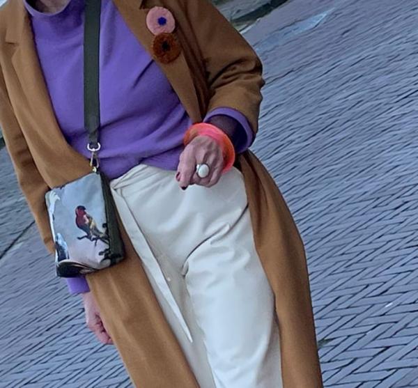 Як гарно одягнутися жінці в 60 років: 5 фокусів, що творять з образом дива