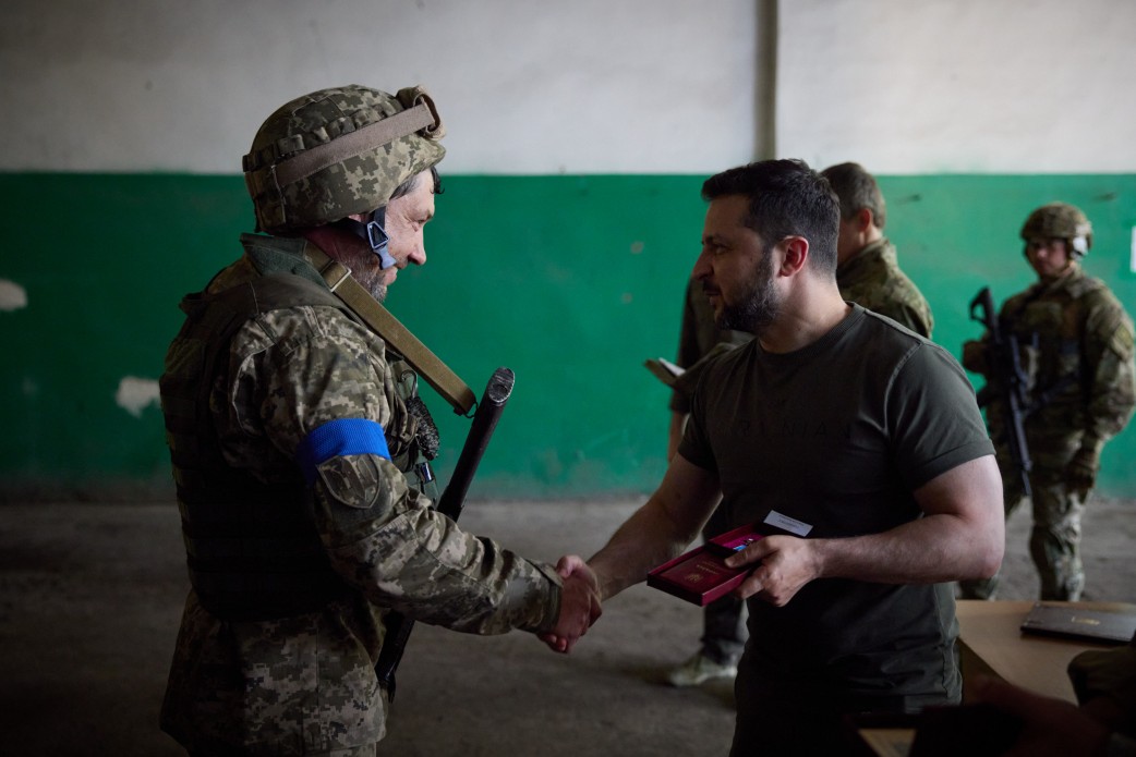 Президент України відвідав підрозділи ЗСУ Президент України відвідав підрозділи ЗСУ