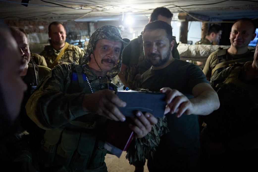 Президент України відвідав підрозділи ЗСУ Президент України відвідав підрозділи ЗСУ