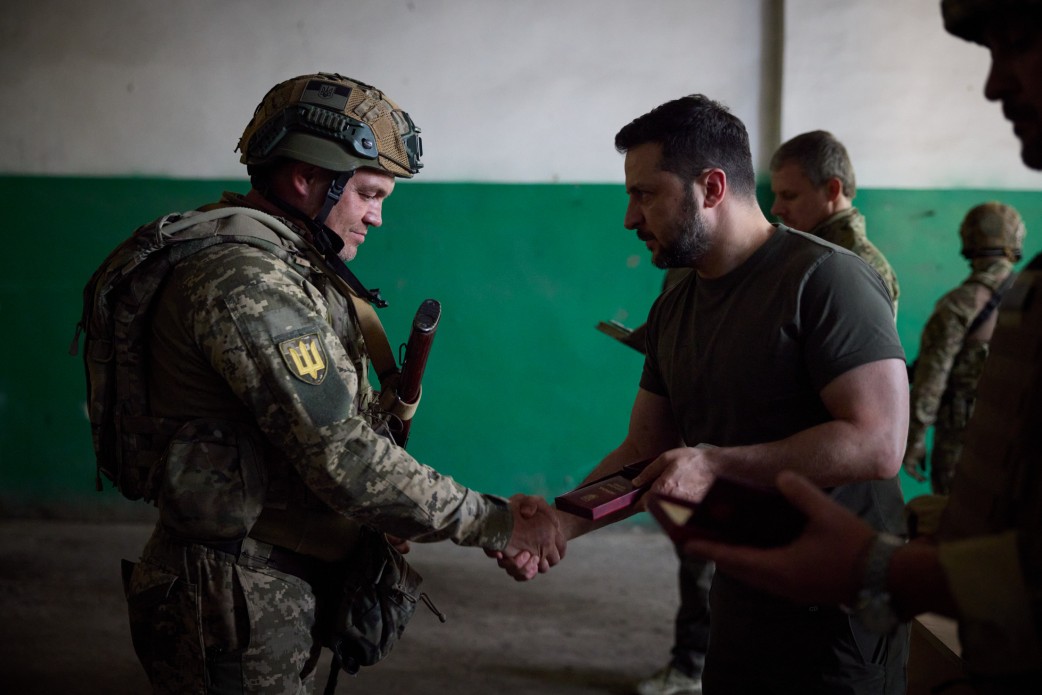 Президент України відвідав підрозділи ЗСУ Президент України відвідав підрозділи ЗСУ