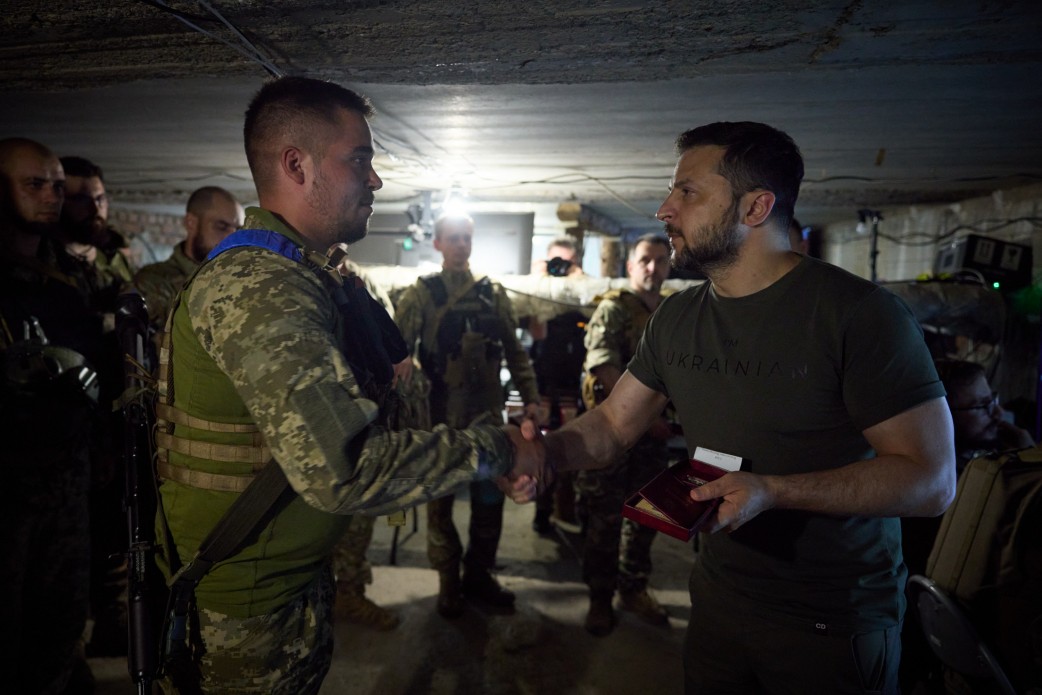 Президент України відвідав підрозділи ЗСУ Президент України відвідав підрозділи ЗСУ