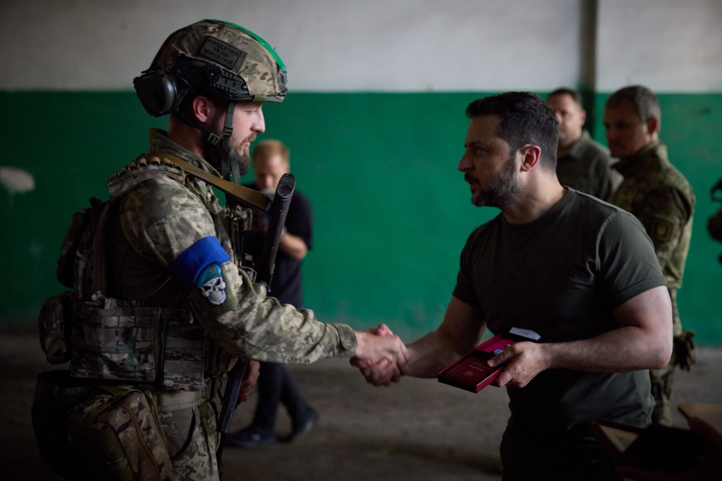 Президент України відвідав підрозділи ЗСУ Президент України відвідав підрозділи ЗСУ