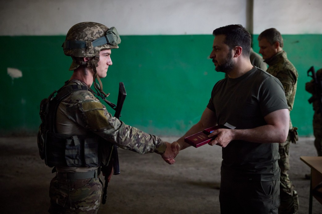 Президент України відвідав підрозділи ЗСУ Президент України відвідав підрозділи ЗСУ