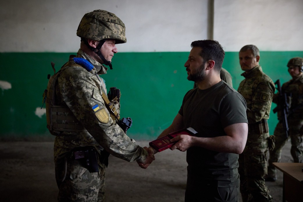 Президент України відвідав підрозділи ЗСУ Президент України відвідав підрозділи ЗСУ