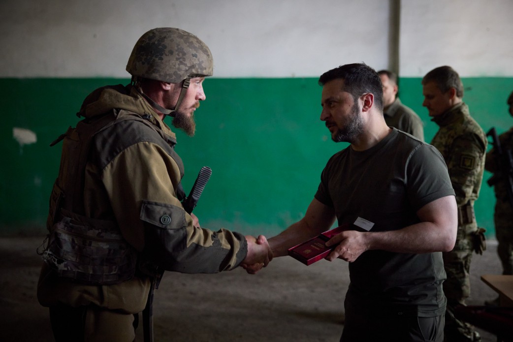 Президент України відвідав підрозділи ЗСУ Президент України відвідав підрозділи ЗСУ