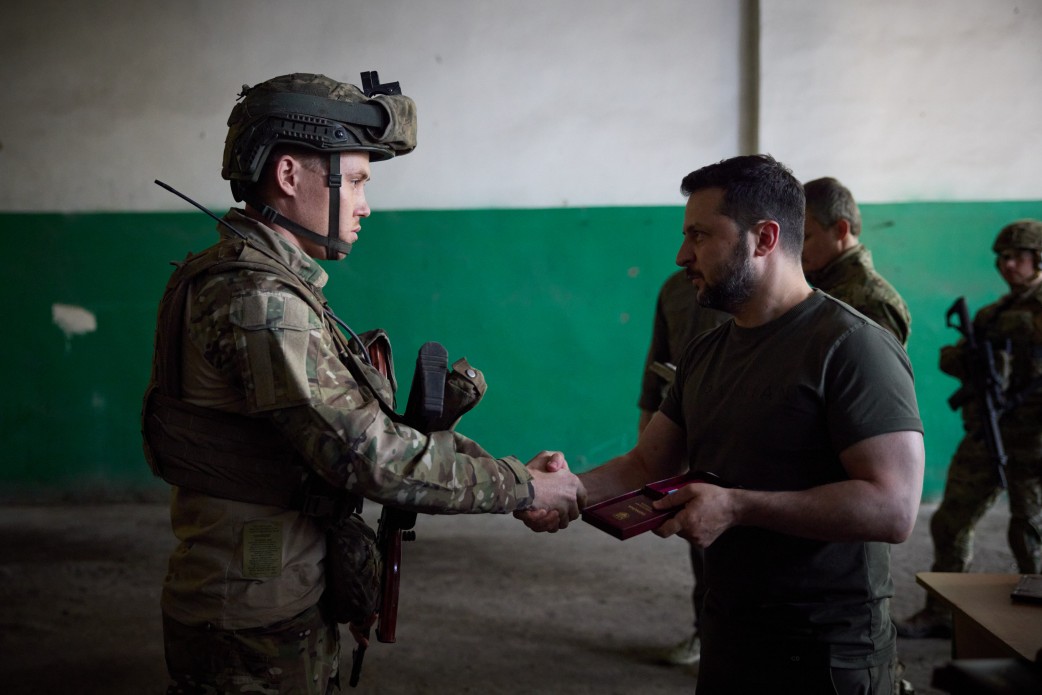 Президент України відвідав підрозділи ЗСУ Президент України відвідав підрозділи ЗСУ