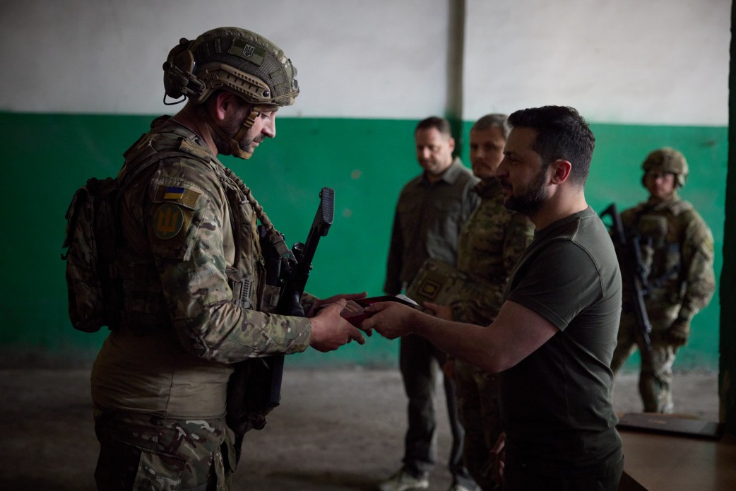 Президент України відвідав підрозділи ЗСУ Президент України відвідав підрозділи ЗСУ