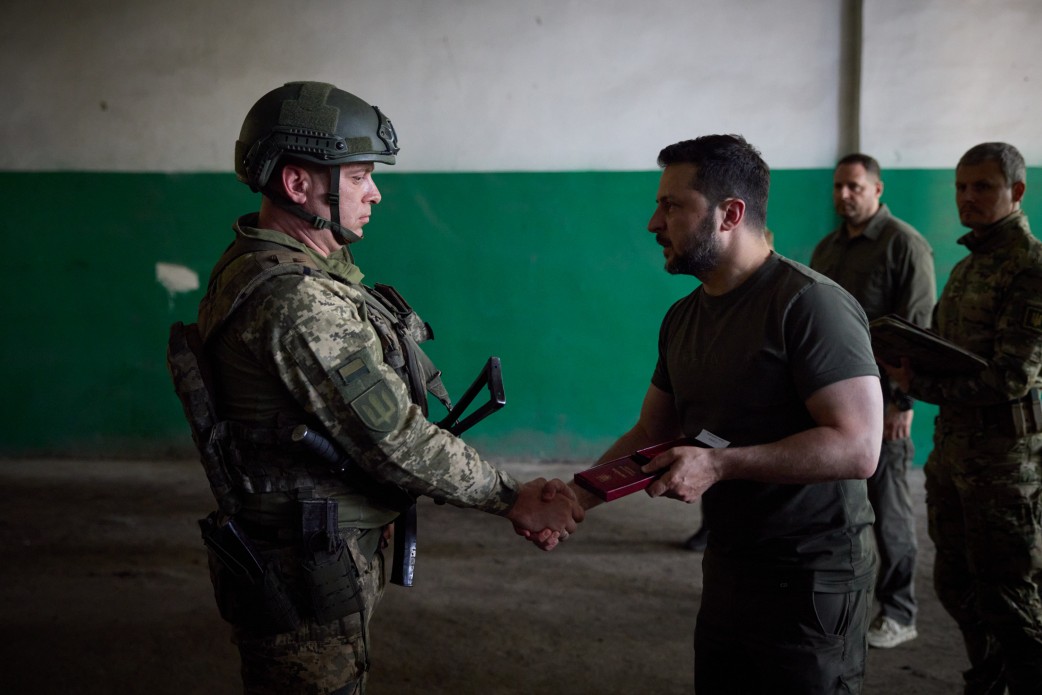 Президент України відвідав підрозділи ЗСУ Президент України відвідав підрозділи ЗСУ