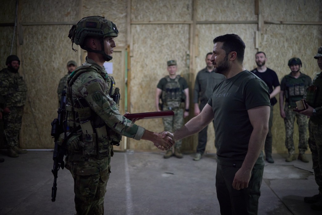 Президент України відвідав підрозділи ЗСУ Президент України відвідав підрозділи ЗСУ