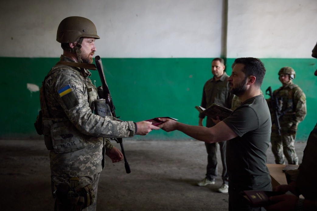 Президент України відвідав підрозділи ЗСУ Президент України відвідав підрозділи ЗСУ