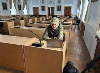 Що сховав хитрий Кім: знайдіть 7 відмінностей на фото