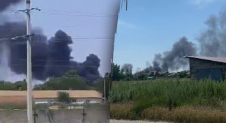 Все горит и валит дым: в Геническе в воздух "взлетела" база Росгвардии