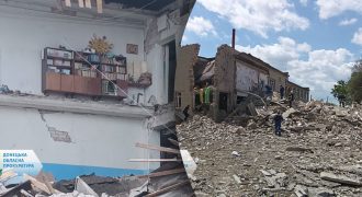Россияне жестоко обстреляли школу в Донецкой области: есть жертвы и раненые