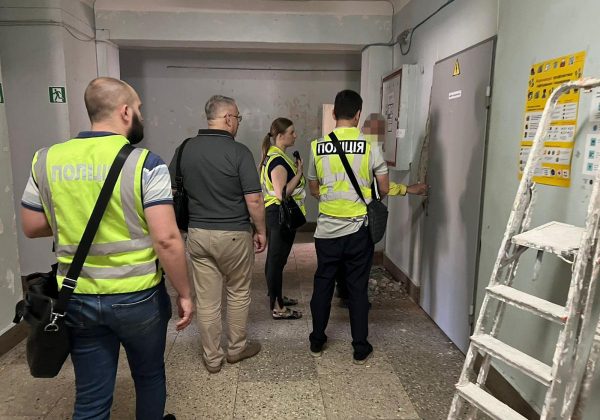 Охоронець був п'яний та закрився в укритті: деталі трагедії в Деснянському районі Києва