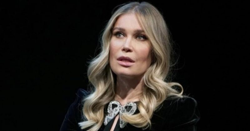 Намагалися з'їсти наркотики і вкусити поліцейського: затримана російська акторка